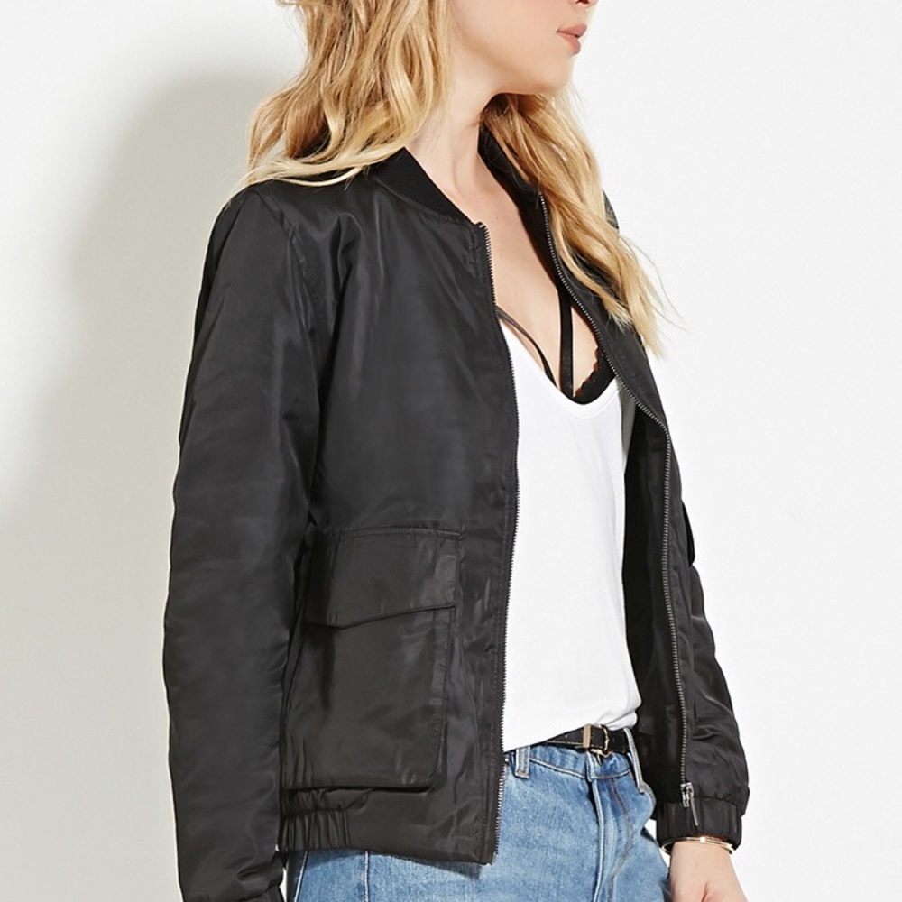 FOREVER 21 BLACK BOMBER JACKET